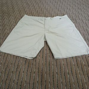 Travis Mathew Flat Front Casual Tan Chino Shorts Men's Size 40
